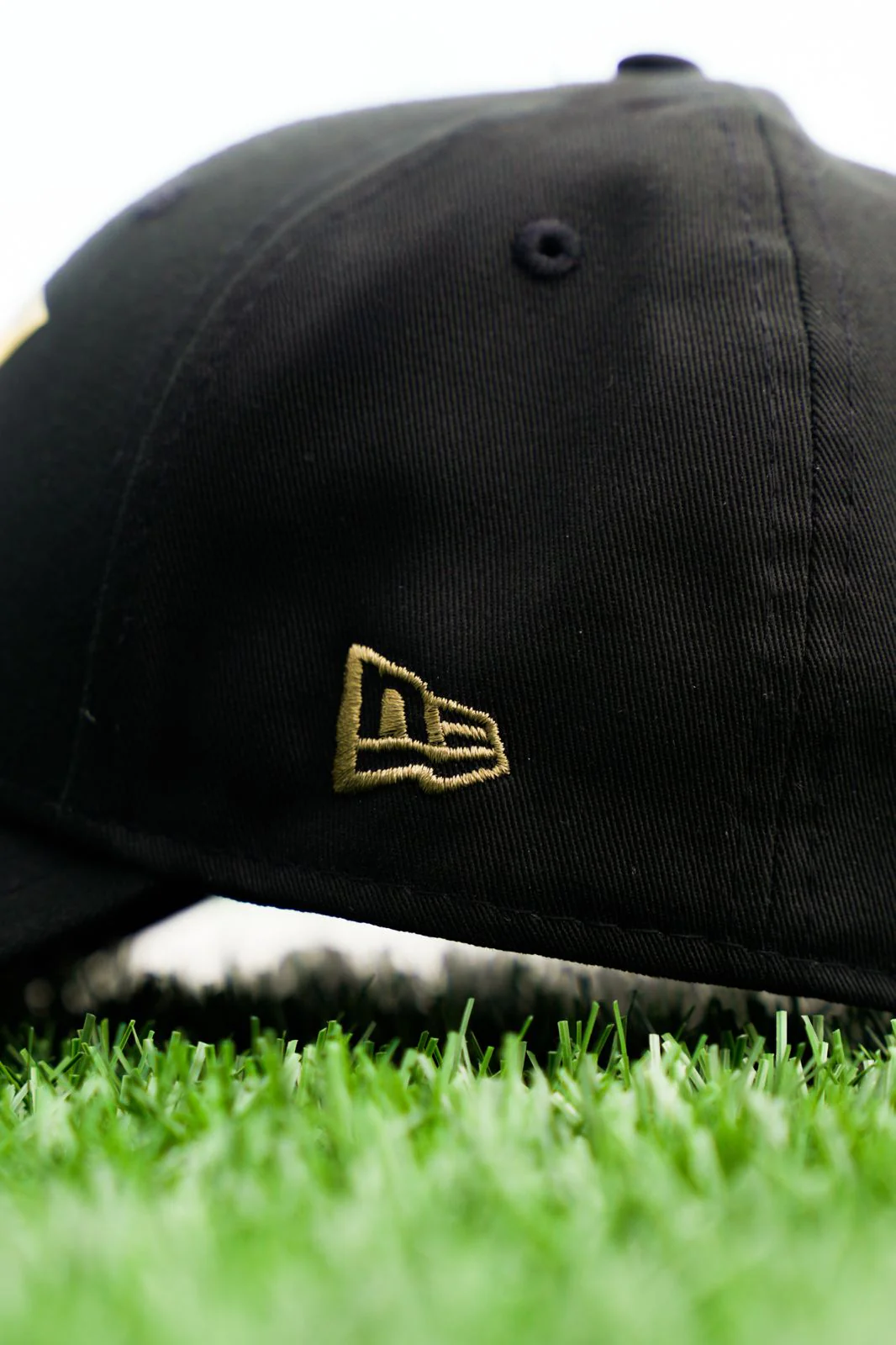 New Era 9FORTY Black/Gold - Image 4