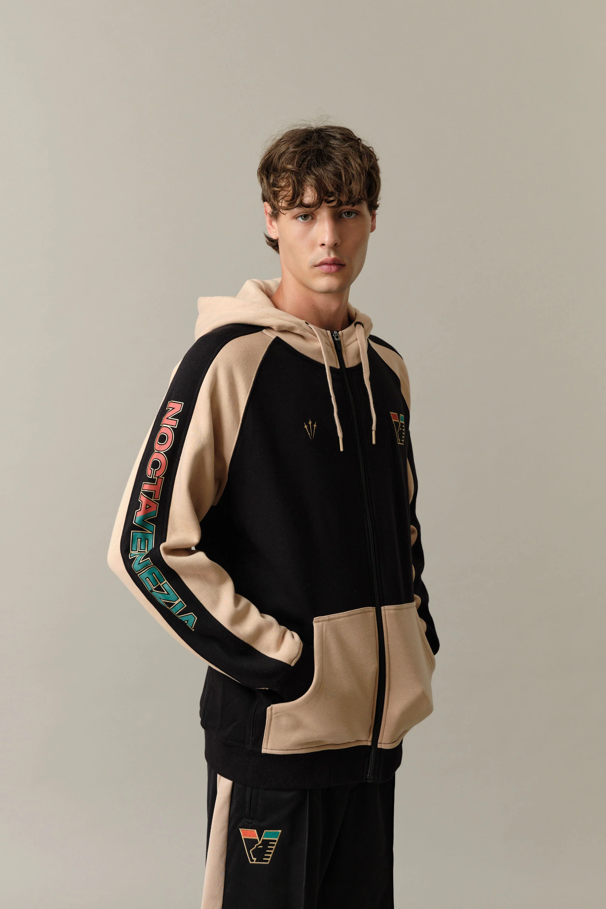 25/26 Urban Hoodie Beige - Image 3