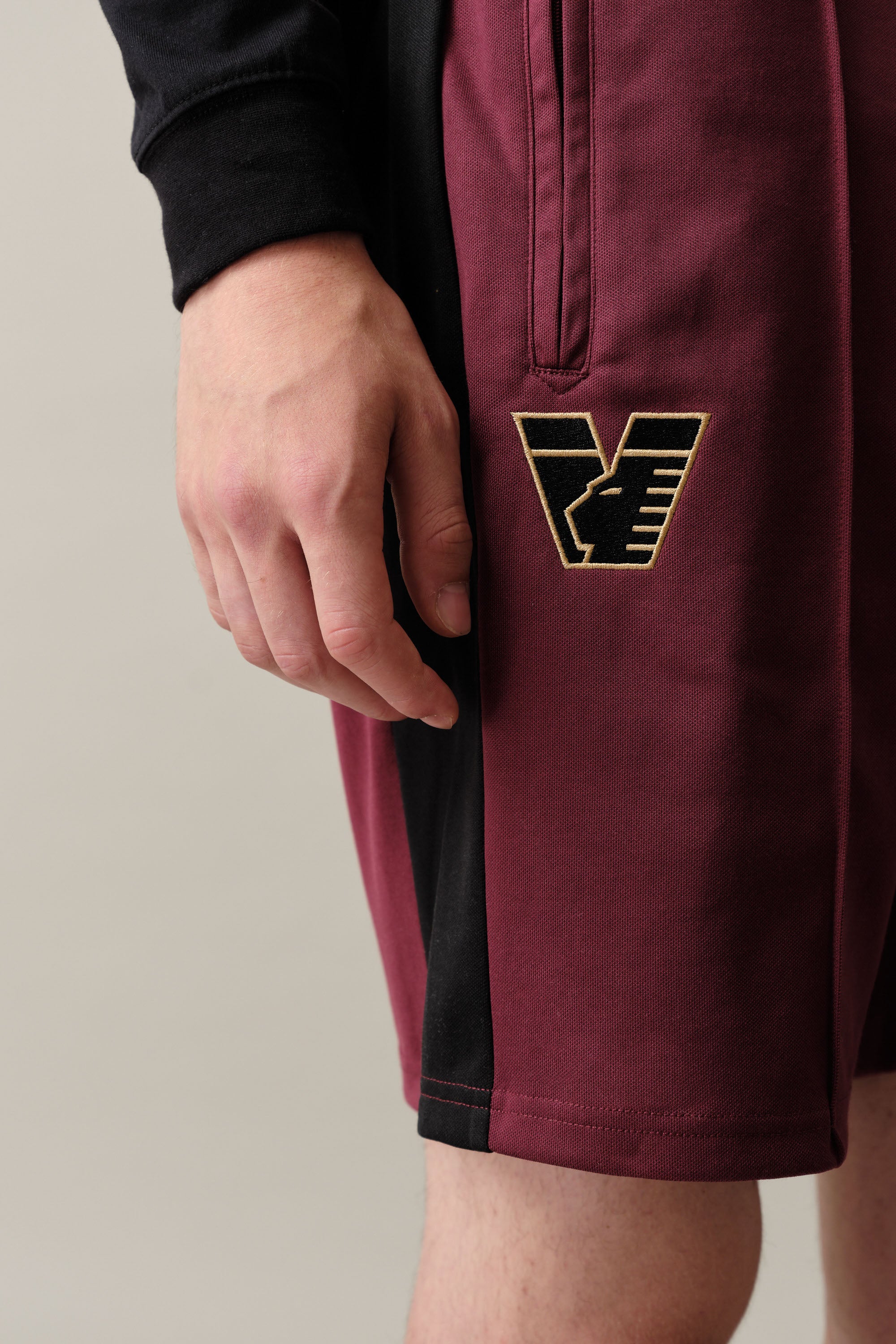 25/26 Urban Shorts Burgundy - Image 3